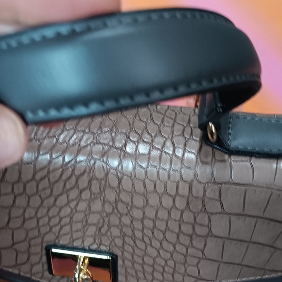 Adrienne Vittadini Handbag - Picture 5 of 12